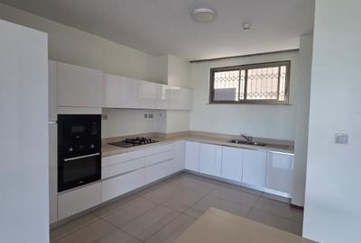 3 Bed Apartment with En Suite in Parklands - 3