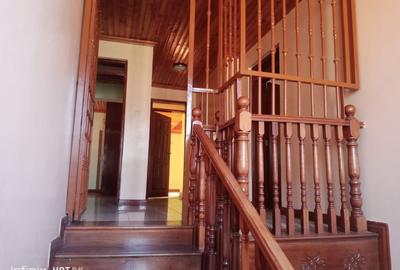 4 Bed House with En Suite in Nyari