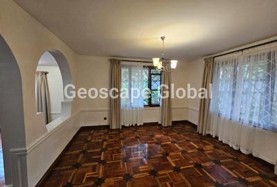 5 Bed House with En Suite in Runda - 2