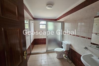 4 Bed House with En Suite in Runda