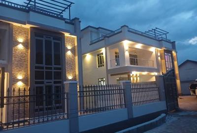 5 Bed Townhouse with En Suite at Mugutha - 2