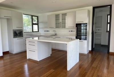 5 Bed Townhouse with En Suite in Karen - 3