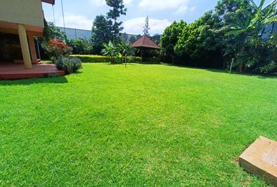 5 Bed House with En Suite in Runda