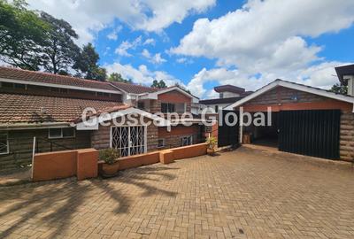 4 Bed House with En Suite in Nyari