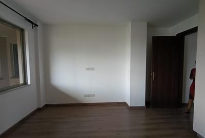 2 Bed Apartment with En Suite in Parklands