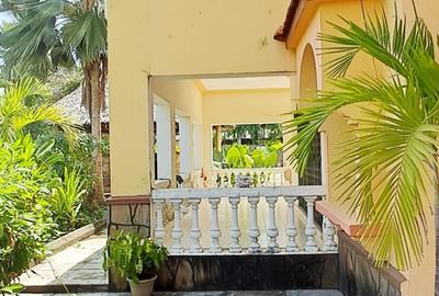5 Bed House in Nyali Area - 2