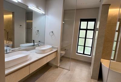 5 Bed Townhouse with En Suite in Lavington - 2