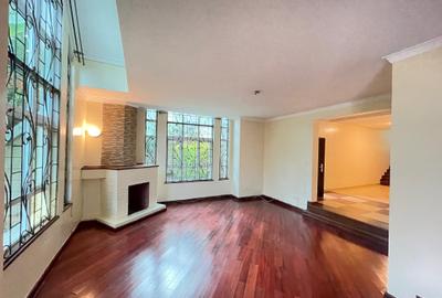 5 Bed Townhouse with En Suite in Lavington - 4