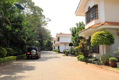 5 Bed Townhouse with En Suite at Lavington