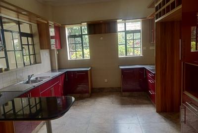 4 Bed Townhouse with En Suite at Isk - 3