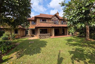 4 Bed House with En Suite in Ridgeways