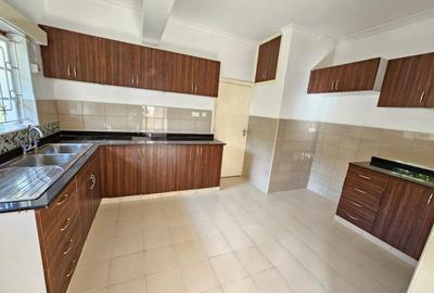 6 Bed House with En Suite in Rosslyn - 4