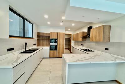 4 Bed Apartment with En Suite in Spring Valley - 4