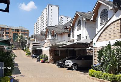 5 Bed Townhouse with En Suite in Lavington