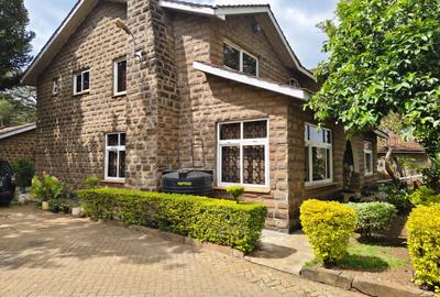 5 Bed House with En Suite at Lavington Green - 2