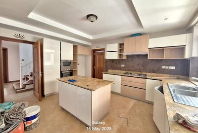 4 Bed Townhouse with En Suite at Riverside Drive