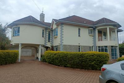 6 Bed House with En Suite in Runda