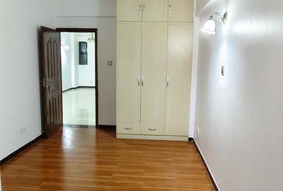 2 Bed Apartment with Gym in Kilimani - 2