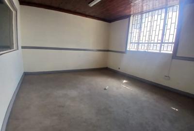 20,000 ft² Warehouse with Backup Generator in Industrial Area - 4