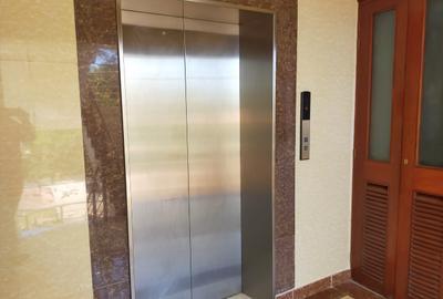 Serviced 2 Bed Apartment with En Suite in Nyali Area - 4