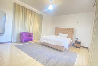 Serviced 2 Bed Apartment with En Suite at Brookside - 4