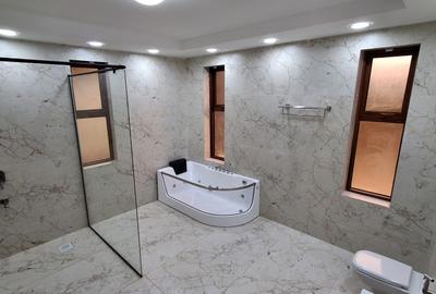 4 Bed House with En Suite at Rosslyn - 3