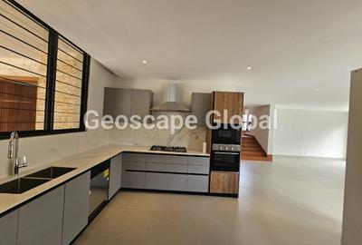 4 Bed House with En Suite in Loresho - 2