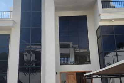 6 Bed Villa with En Suite at Loresho - 3