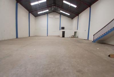 5,700 ft² Warehouse with Backup Generator in Industrial Area - 3