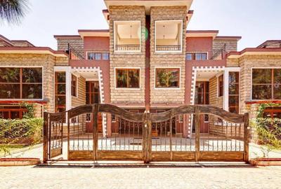 5 Bed House with En Suite in Lavington