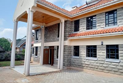 7 Bed House with En Suite in Kitisuru