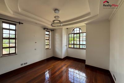 5 Bed Townhouse with En Suite in Runda - 4