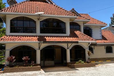 4 Bed House with En Suite in Ridgeways