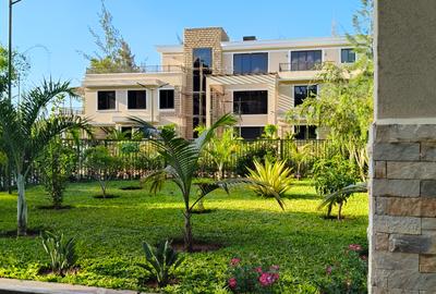 6 Bed House with En Suite at Kephis