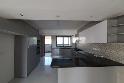 4 Bed Apartment with En Suite in Parklands - 4