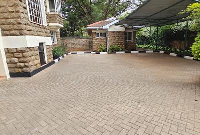 5 Bed House with En Suite in Lavington