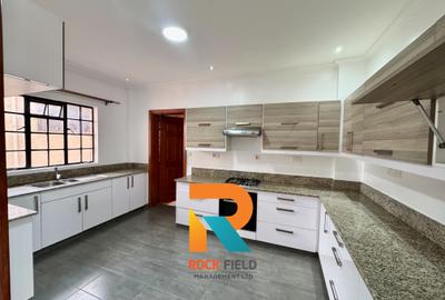 2 Bed Apartment with En Suite in Rhapta Road