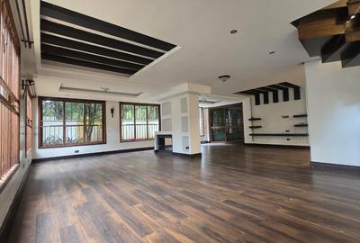 6 Bed House with En Suite in Loresho