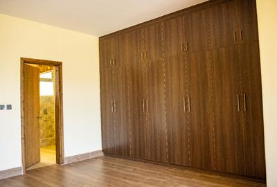 4 Bed House with En Suite at Riabai Road - 3