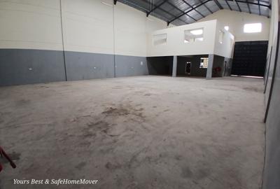 6,500 ft² Warehouse with Service Charge Included at Gateway Mall