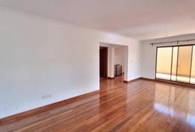 4 Bed Townhouse with En Suite at Lavington - 3