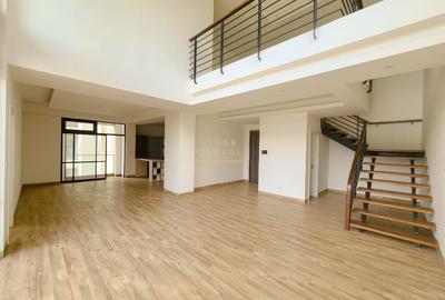 3 Bed Apartment with En Suite in Riverside - 2