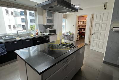 4 Bed Apartment with En Suite in Riverside
