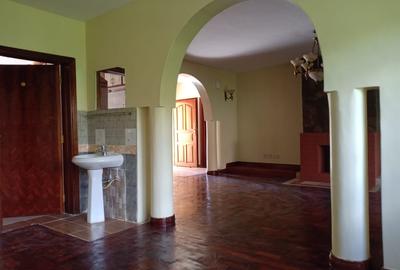 5 Bed House with En Suite in Kitisuru - 2