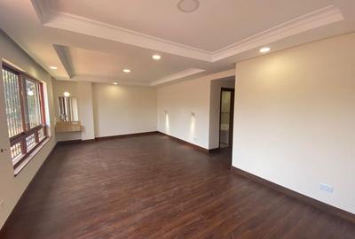 5 Bed Townhouse with En Suite in Spring Valley - 3