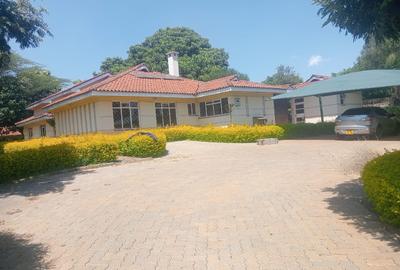 5 Bed House with En Suite in Runda