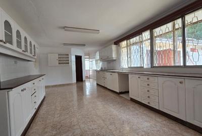4 Bed House with En Suite in Runda - 3