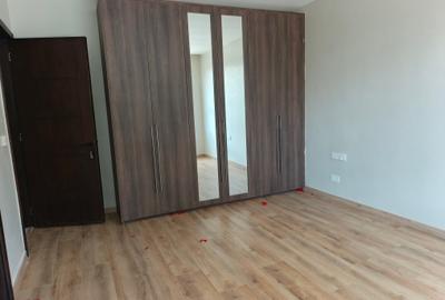 5 Bed Townhouse with En Suite at Lavington - 3