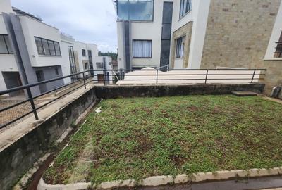 5 Bed Villa with En Suite in Lavington - 4