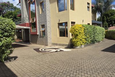 5 Bed Townhouse with En Suite in Lavington